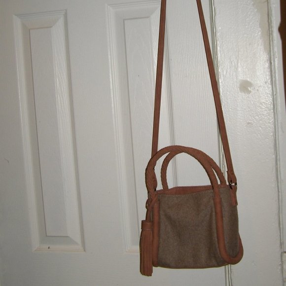 NEW Cute DANIELLE NICOLE Crossbody Bag w/Tassel - Picture 11 of 13